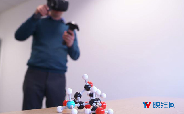 科学家用VR辅助研发癌症、帕金森等疾病药物