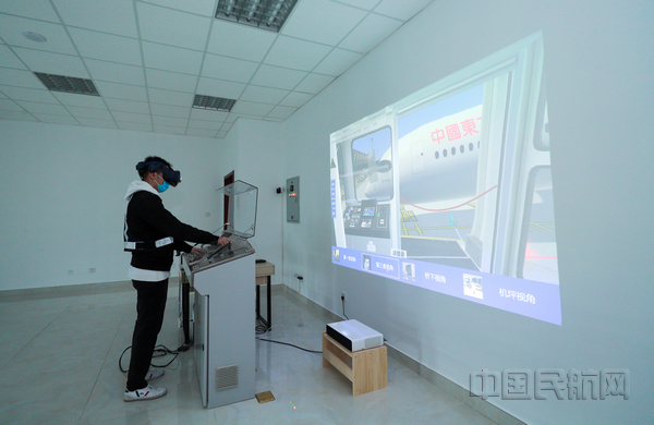 浦东机场实训基地“真实廊桥+VR”让培训提速50%