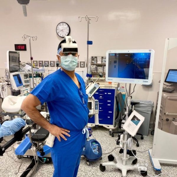 美国特种外科医院与斯坦福健康中心联合推出AR脊柱手术系统